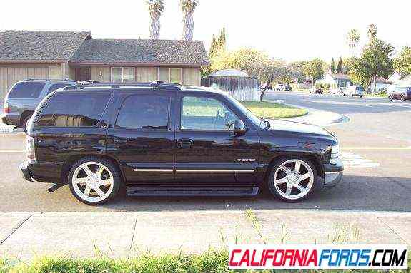 Mike's bagged Tahoe on 22's